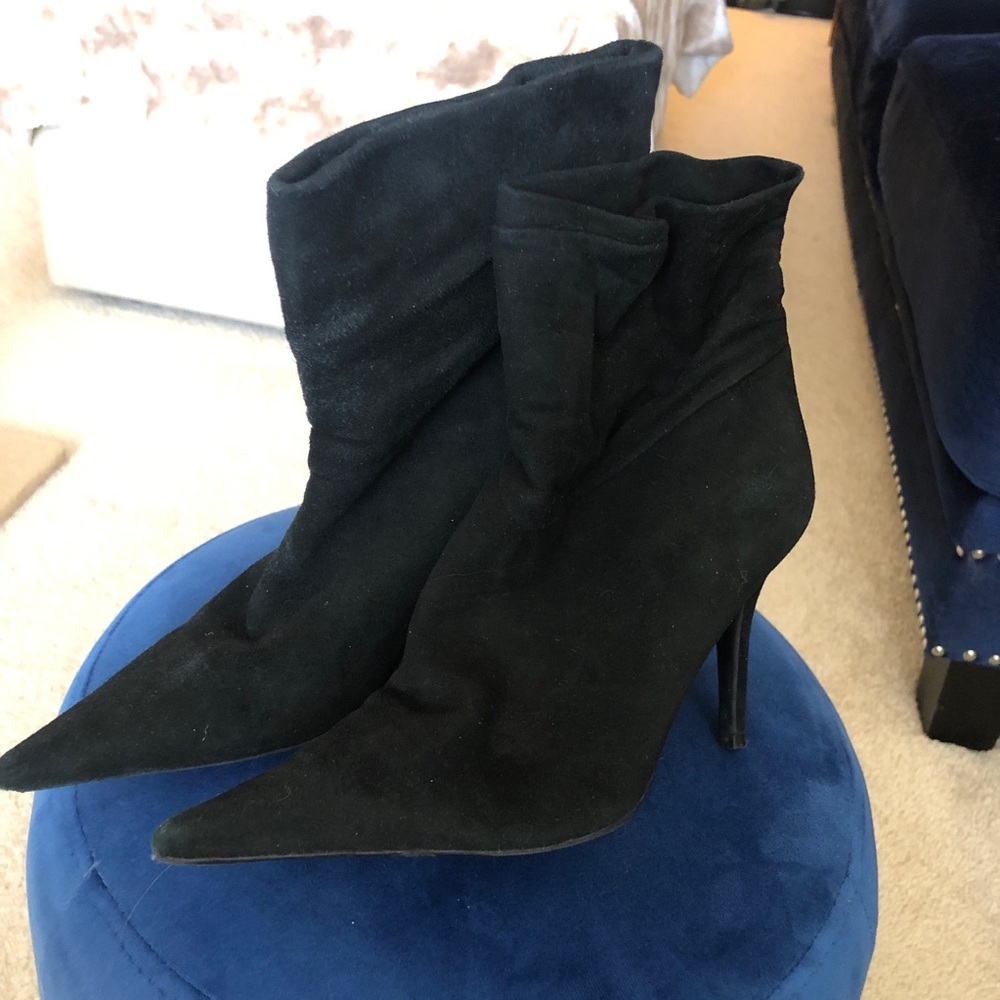 BCBG Girls ruched black suede bootie 4 inch heel pointie toe